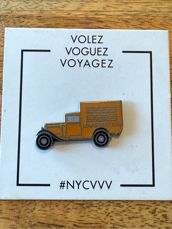Louis Vuitton Jewelry - LOUIS VUITTON pin